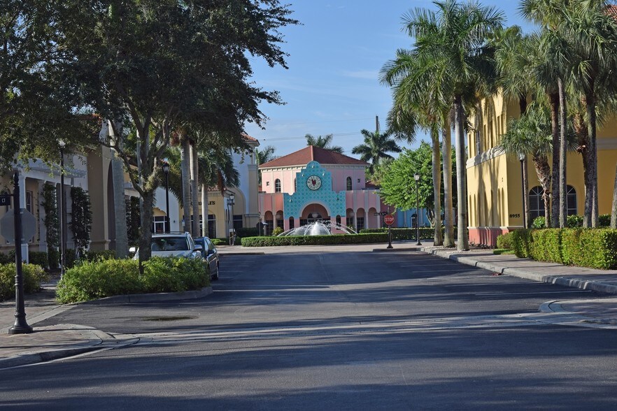 More Photos Of 9010 Strada Stell Ct, Naples Medical For Sale