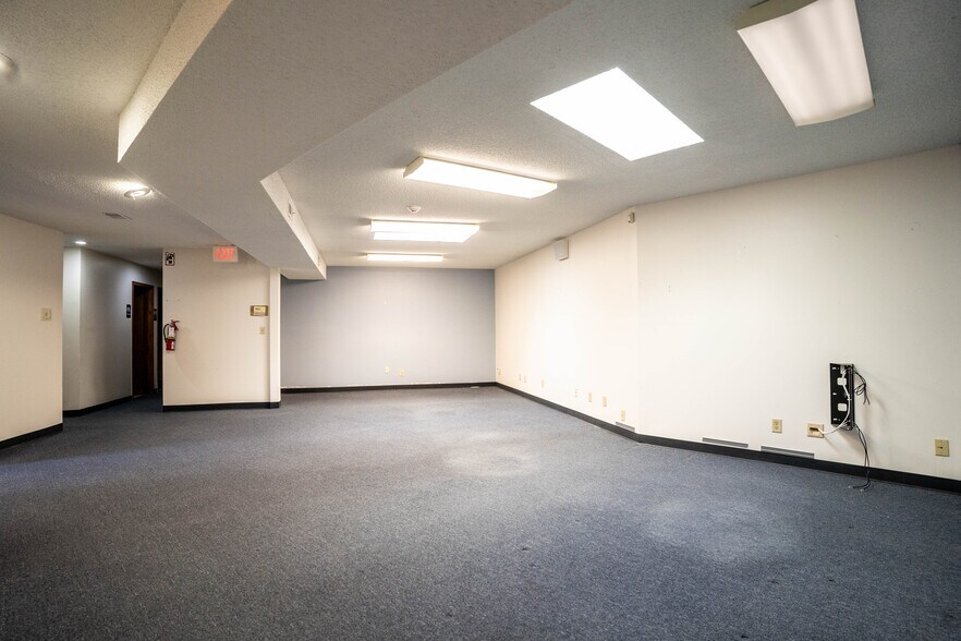 More Photos Of 11813 W 77th St, Lenexa Office For Sale