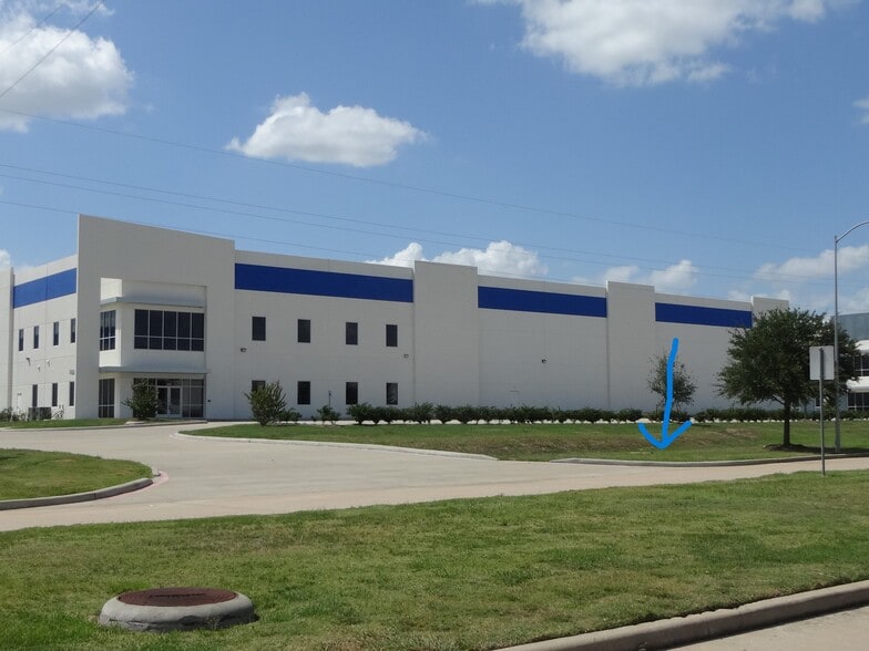 More Photos Of 500 Commerce Pky, Katy Warehouse For Lease