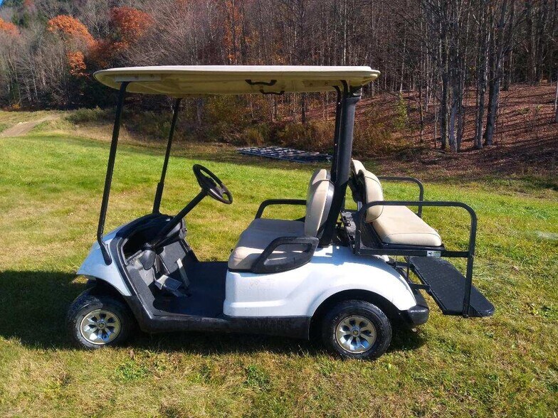 More Photos Of 224 Michael Ln, New Berlin Racetrack For Sale