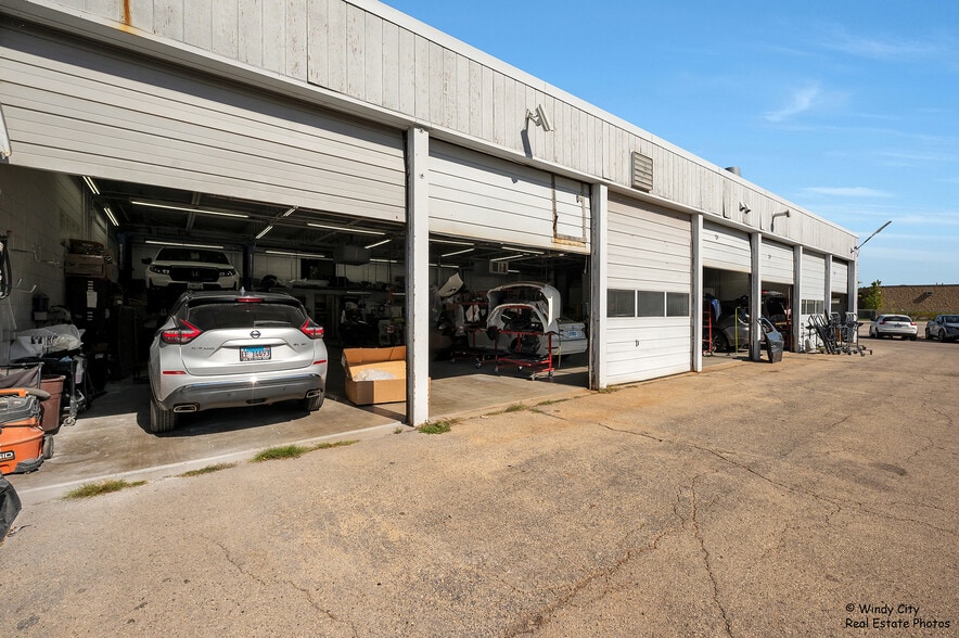 More Photos Of 945 E Chicago St, Elgin Auto Dealership For Sale