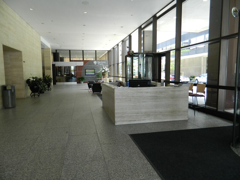 More Photos Of 666 Grand Ave, Des Moines Office For Lease