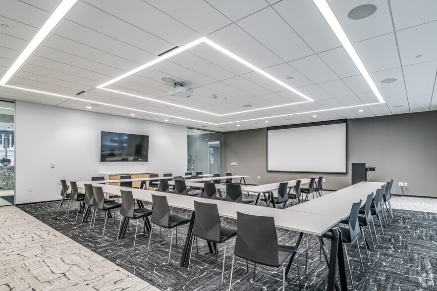 More Photos Of 111 E Wisconsin Ave, Milwaukee Office For Lease