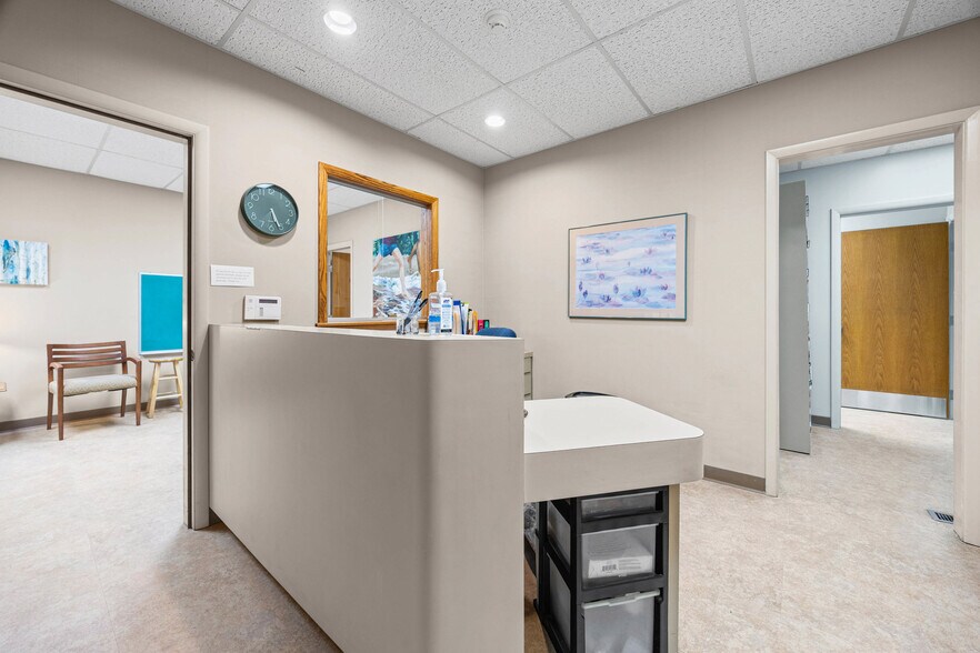 More Photos Of 61E Monroe Ave, Pittsford Medical For Sale
