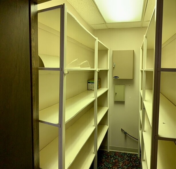 More Photos Of 208 Gordon St, Washington Office For Sale