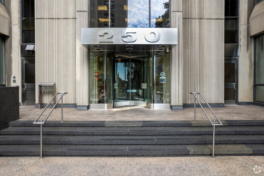 More Photos Of 250 Bloor St E, Toronto Office For Lease