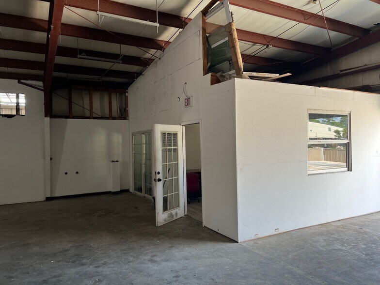 More Photos Of 7425 124th Ave, Largo Warehouse For Lease