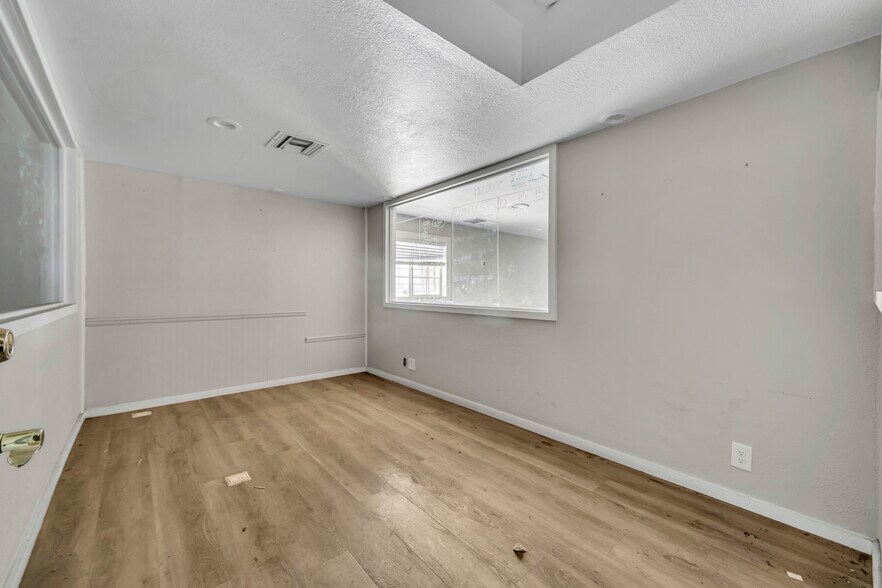 More Photos Of 40420 10th St W, Palmdale Freestanding For Sale