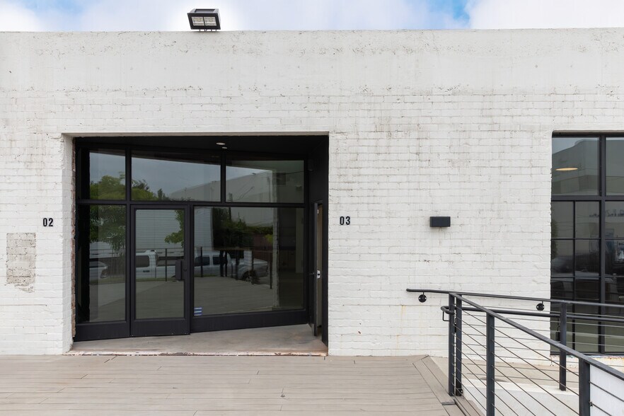 More Photos Of 718-726 Mateo St, Los Angeles Storefront Retail Office For Lease