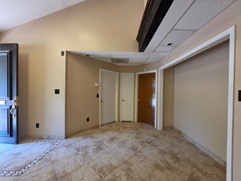 More Photos Of 14343 Torrey Chase Blvd, Houston Office For Sale