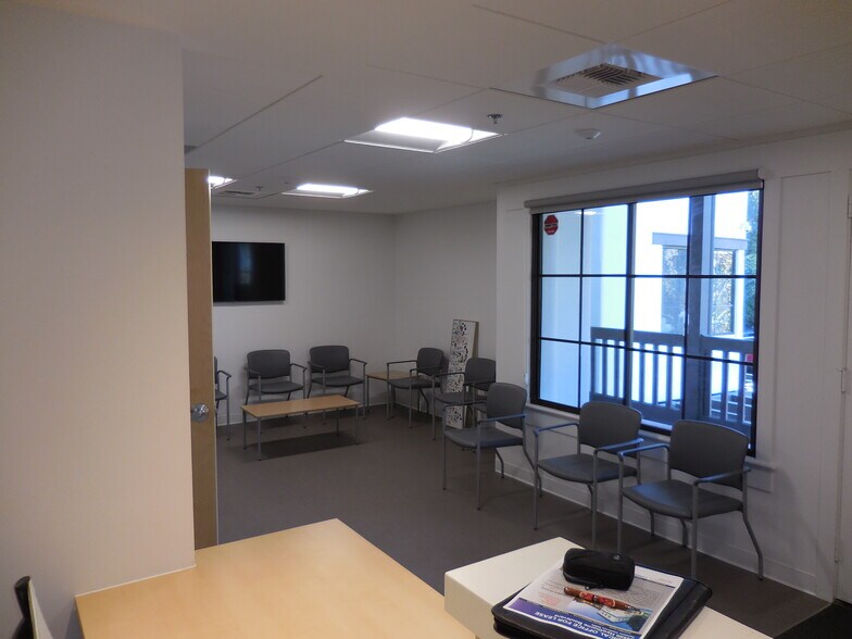 More Photos Of 25550 Hawthorne Blvd, Torrance Medical For Lease