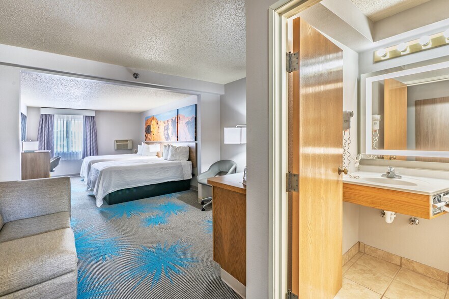More Photos Of 519 Crook St, Custer Hotel For Sale