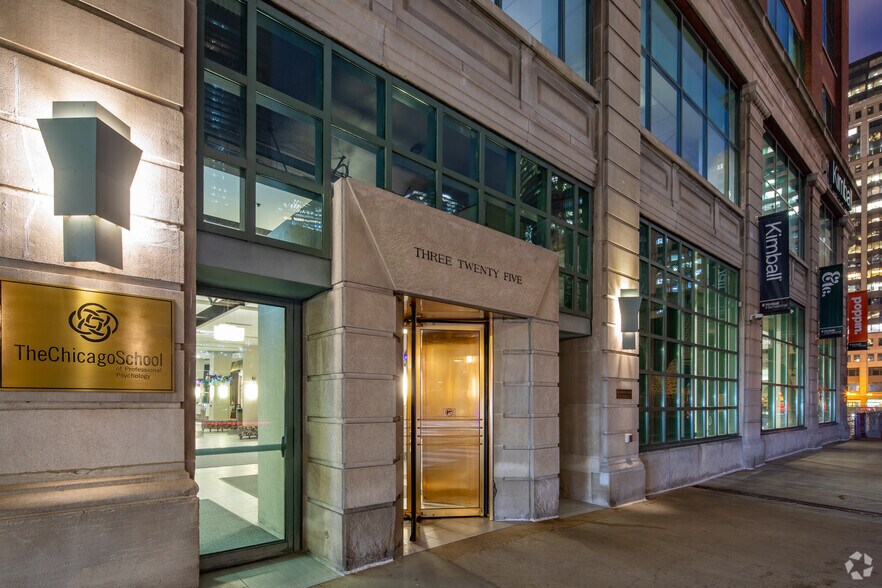 More Photos Of 325 N Wells St, Chicago Office For Sale