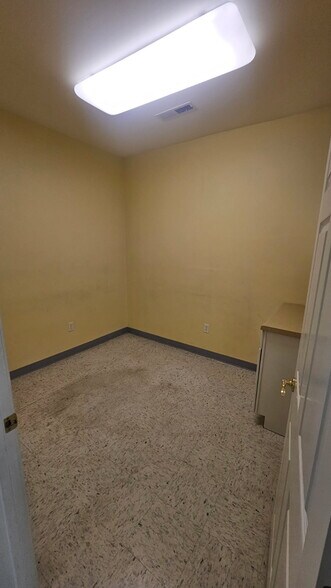 More Photos Of 717 Rosanne Dr, Kinston Medical For Lease
