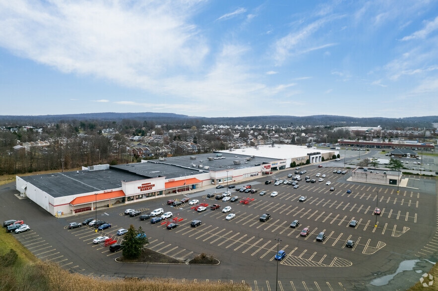 More Photos Of 701-755 S West End Blvd, Quakertown Unknown For Lease