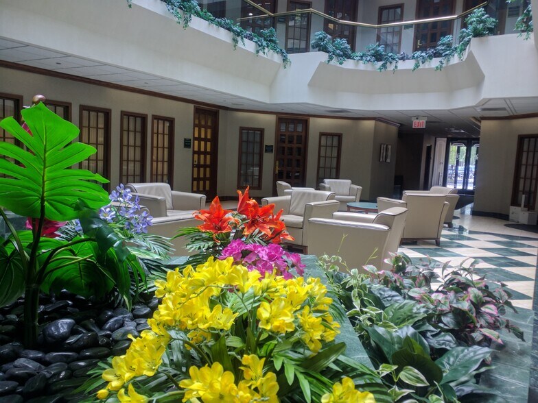 More Photos Of 360 W Butterfield Rd, Elmhurst Medical For Lease