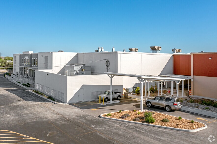 More Photos Of 9725 Datapoint Dr, San Antonio Office For Lease