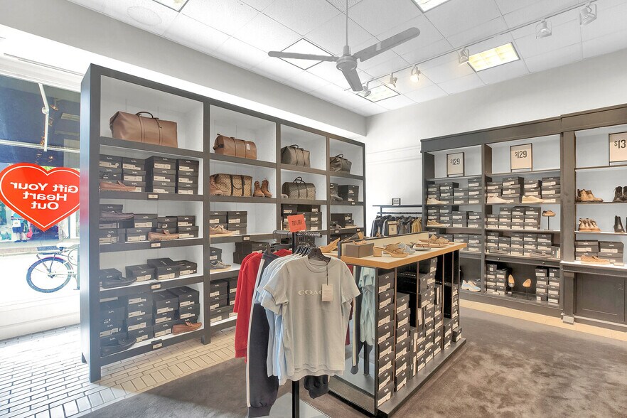 More Photos Of 515-517 Duval St, Key West Storefront Retail Office For Sale