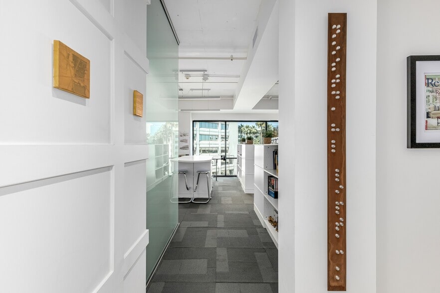 More Photos Of 3033 N Central Ave, Phoenix Office For Sale