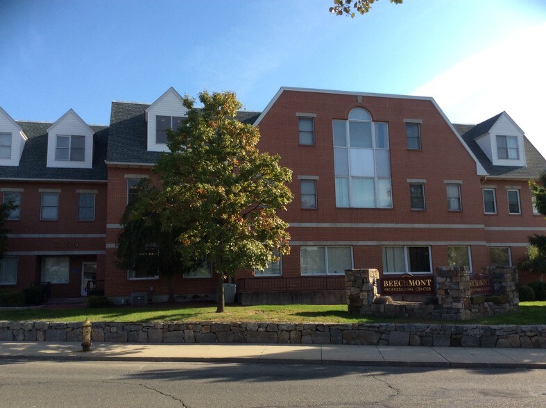 More Photos Of 3180 Main St, Bridgeport Medical For Sale