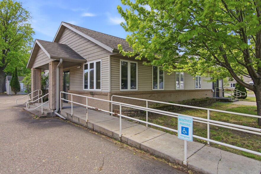 More Photos Of 2108 S Broadway St, Menomonie Office For Sale