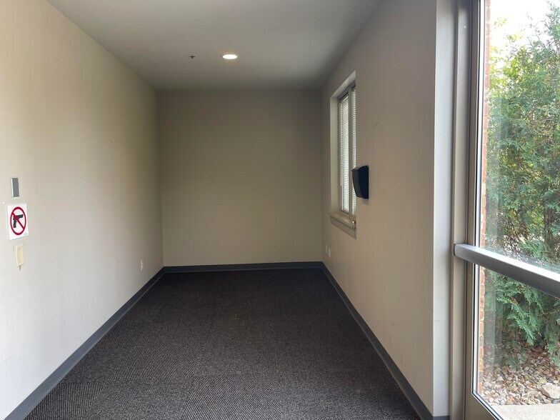 More Photos Of 303 N Hershey Rd, Bloomington Medical For Lease