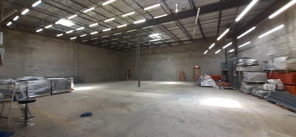 More Photos Of 279 Huyler St, South Hackensack Warehouse For Lease