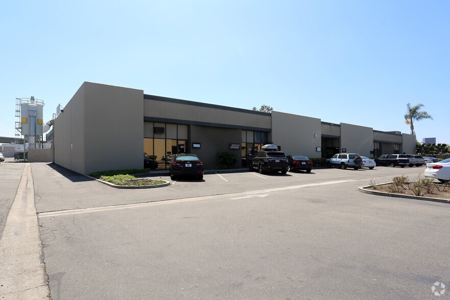 More Photos Of 3801-3815 S Main St, Santa Ana Unknown For Lease