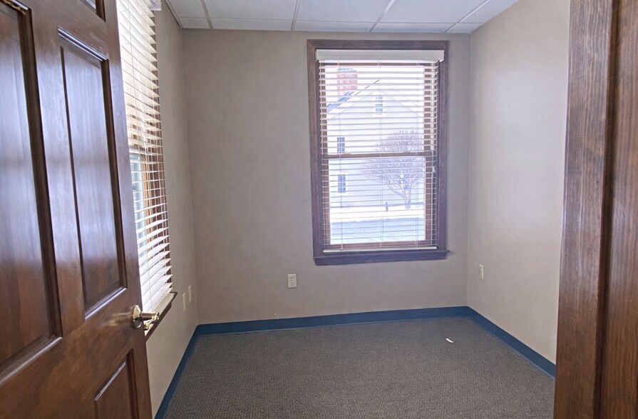 More Photos Of 7 Bedford St, Burlington Office For Lease