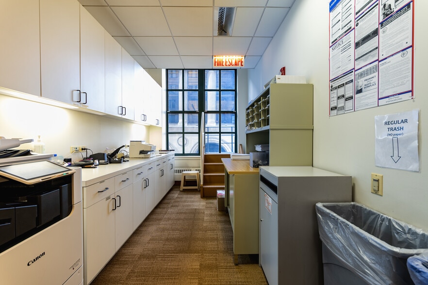 More Photos Of 50 E Washington St, Chicago Office For Sale