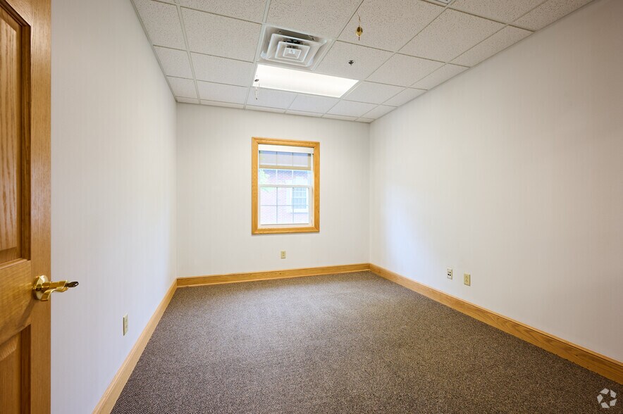 More Photos Of 95 Canal Landing Blvd, Rochester Medical For Lease