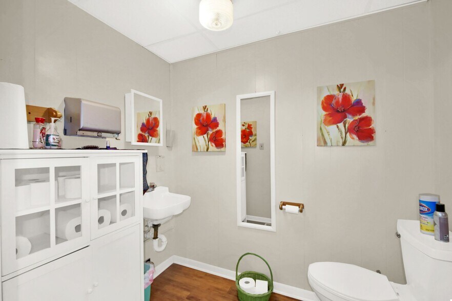 More Photos Of 202 N Main St, Taylor Loft Creative Space For Sale