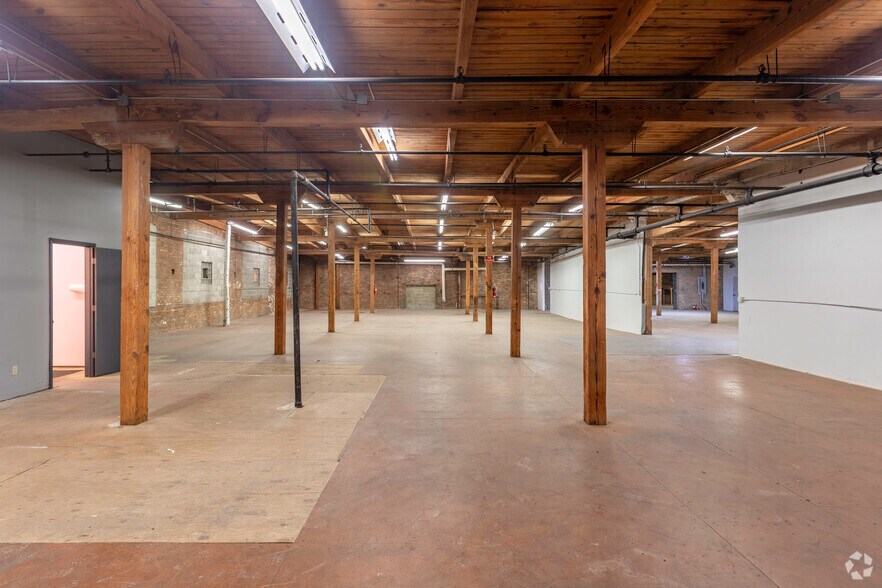 More Photos Of 2415 W 24th Pl, Chicago Warehouse For Sale