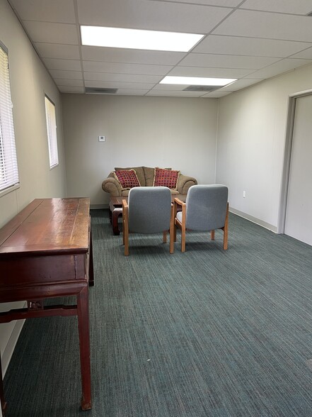 More Photos Of 930 E St, Rio Linda Office Residential For Lease