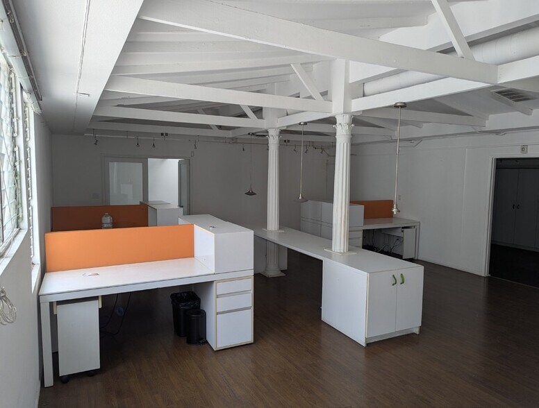 More Photos Of 8749 El Tovar pl, West Hollywood Showroom For Lease