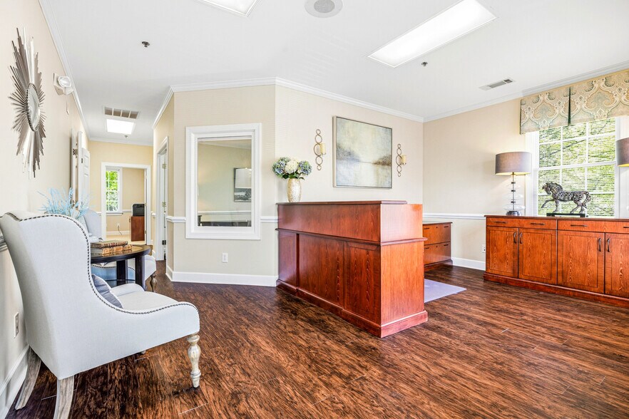 More Photos Of 501 Johnson Ferry Rd, Marietta Office For Sale