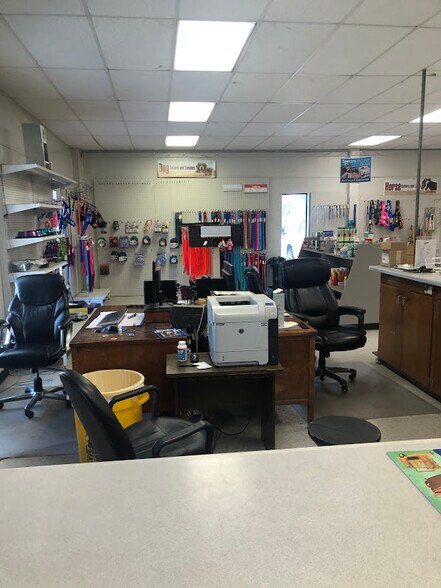 More Photos Of 489 Southgate Rd, Dothan Warehouse For Lease