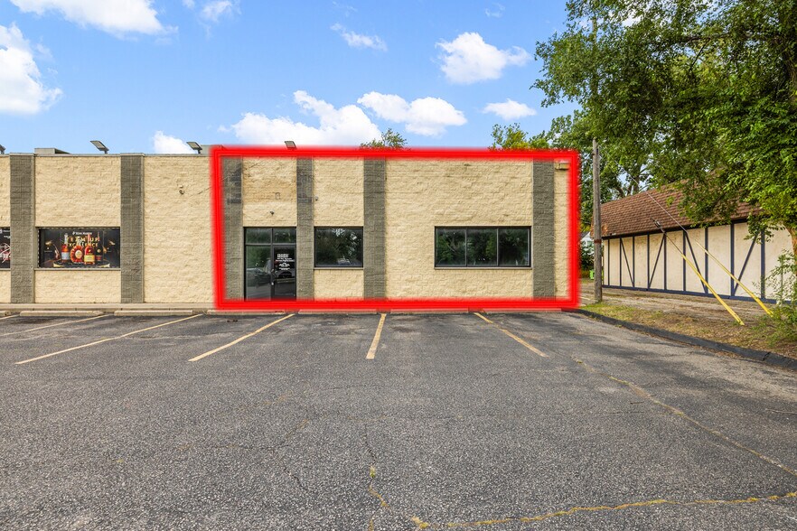 More Photos Of 10840-10850 W 9 Mile Rd, Oak Park Freestanding For Lease