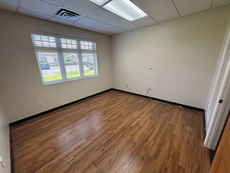 More Photos Of 440 Beecher Rd, Columbus Medical For Sale
