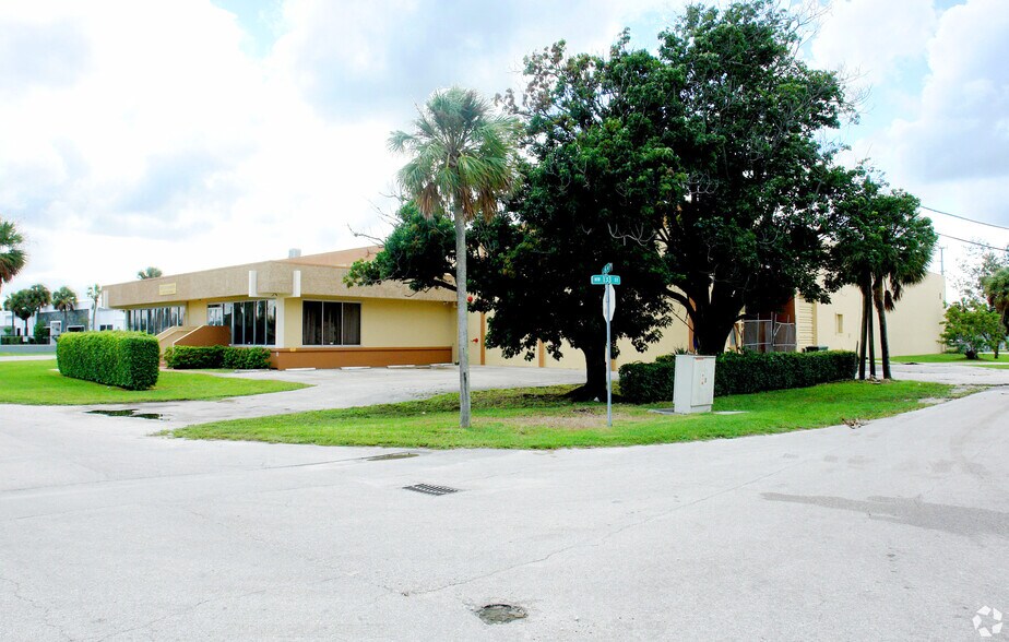 More Photos Of 13290 NW 45th Ave, Opa-locka Warehouse For Lease