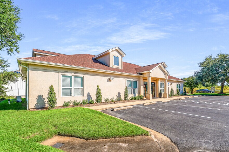More Photos Of 1288 Country Club Rd, Gulf Breeze Office Residential For Sale