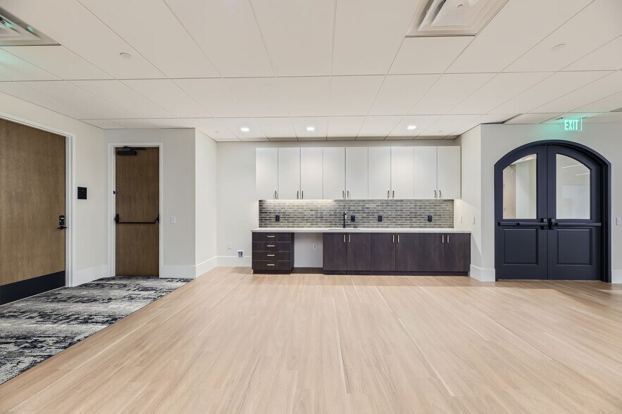 More Photos Of 221 Wilcox St, Castle Rock Office For Lease