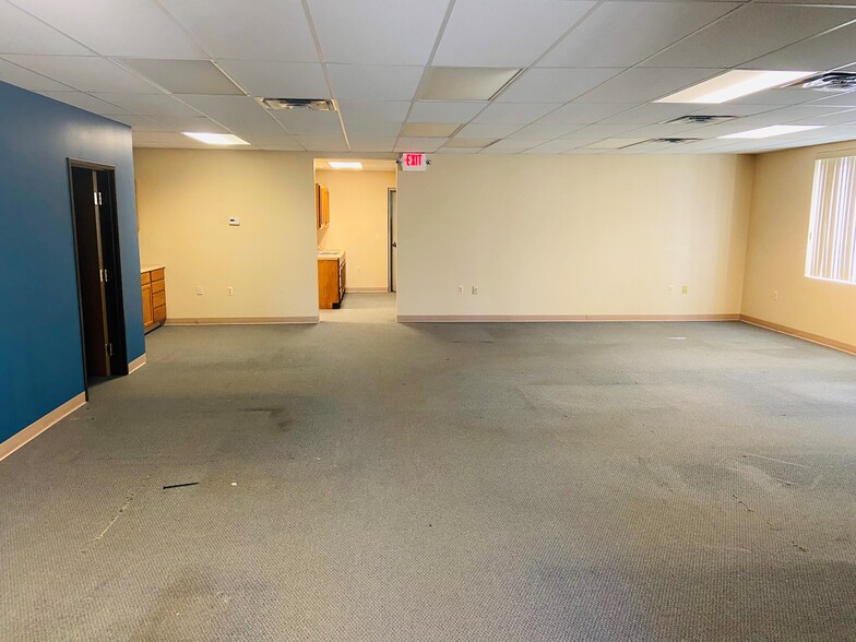 More Photos Of 25520-25526 Goddard Rd, Taylor Office For Lease