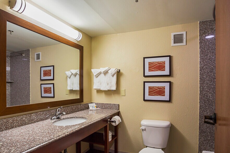 More Photos Of 4924 Constitution Ave, Baton Rouge Hotel For Sale