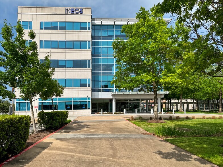 More Photos Of 2600 S Shore Blvd, League City Coworking Space