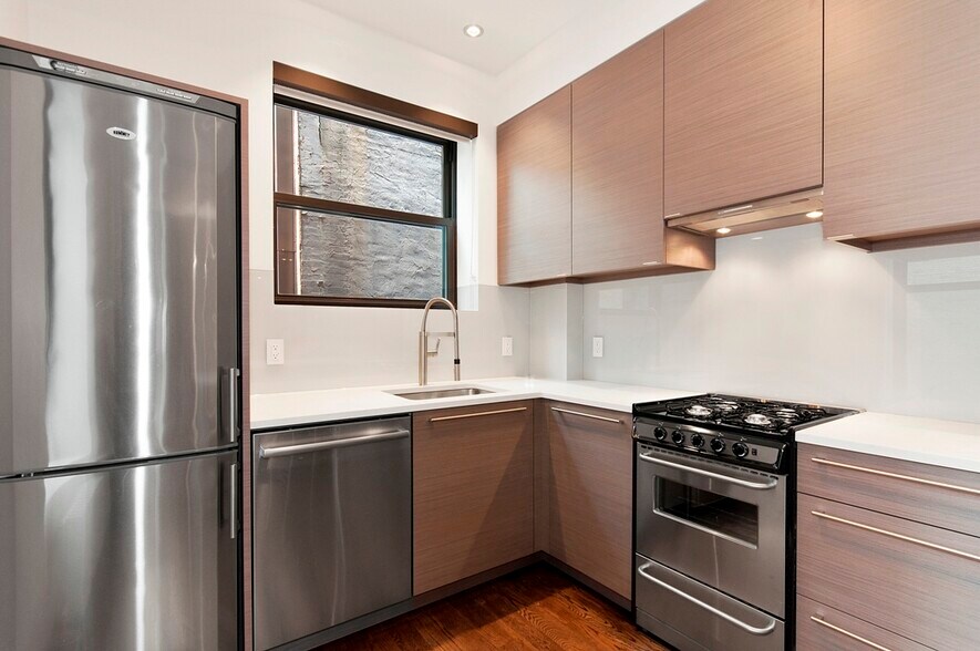 More Photos Of 860 Lexington Ave, New York Apartments For Sale