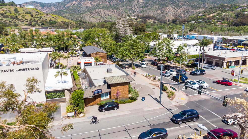 More Photos Of 23405 Pacific Coast Hwy, Malibu Office For Sale
