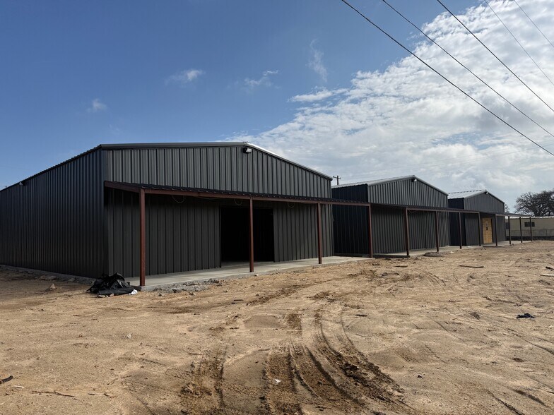 Primary Photo Of 506 S Access Rd, Clyde Flex For Lease