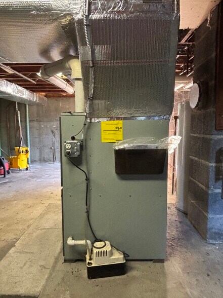 More Photos Of 82 Railroad St, Great Barrington Flex For Sale