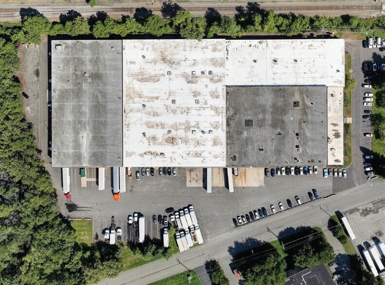 More Photos Of 510 Ryerson Rd, Lincoln Park Manufacturing For Lease